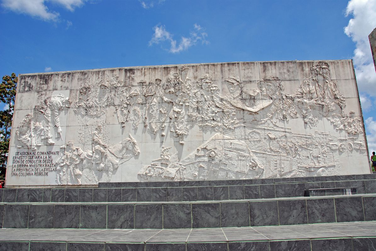 14 Cuba - Santa Clara - Monumento Ernesto Che Guevara - bas-relief depicting revolutionary events